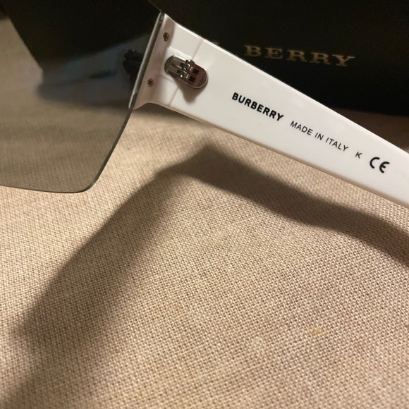 BURBERRY BE4291 Unisex Sunglasses - Picture 8 of 11